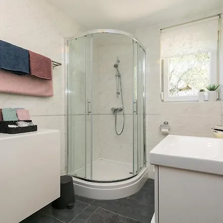 Dama Apartment